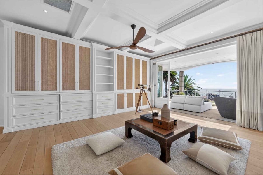 5 Bedroom Property for Sale in Fresnaye Western Cape